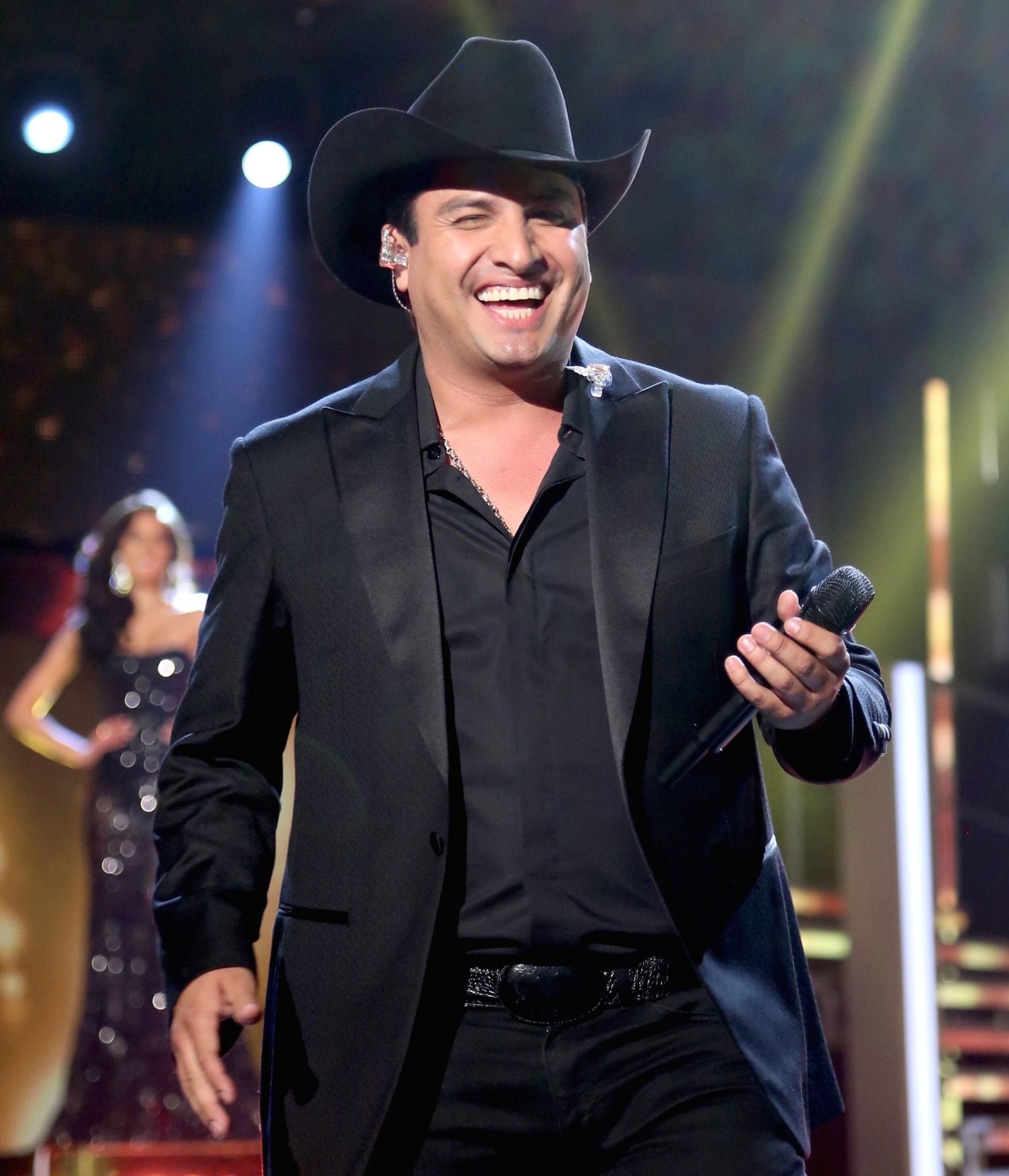 Cuanto cobra Julion Alvarez