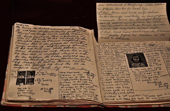 publican diario de ana frank en su version original y completa por primera vez