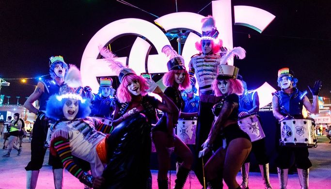 https media.resources.festicket.com www sized photos EDCLV2019 V2 thumbnail 800x460 90