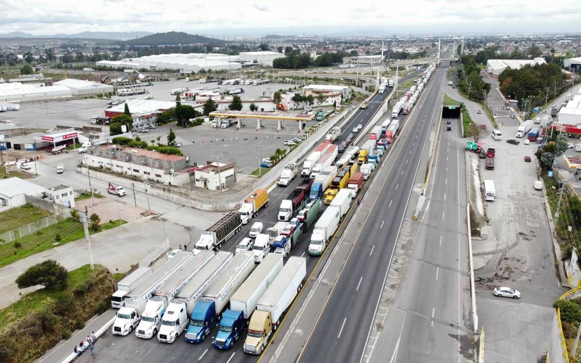 Transportistas retiran bloqueo de la autopista México Puebla tras 7 horas de cierre